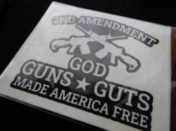 画像1: ＧＯＤ　ＧＵＮＳ　ＧＵＴＳ　（銃所持はアメリカを自由にした）ステッカー