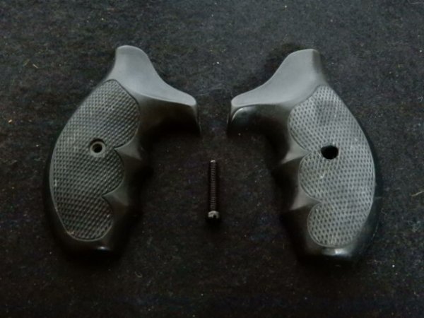 画像1: アンクルマイク社Ｓ＆Ｗ　Ｊフレーム用コンバットグリップ　ラウンドバット (1)