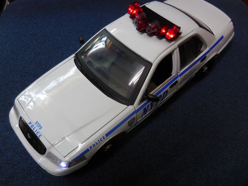 アメリカ国境警備隊 パトカー フォード クラウン ビクトリア 1:18 - ミニカー